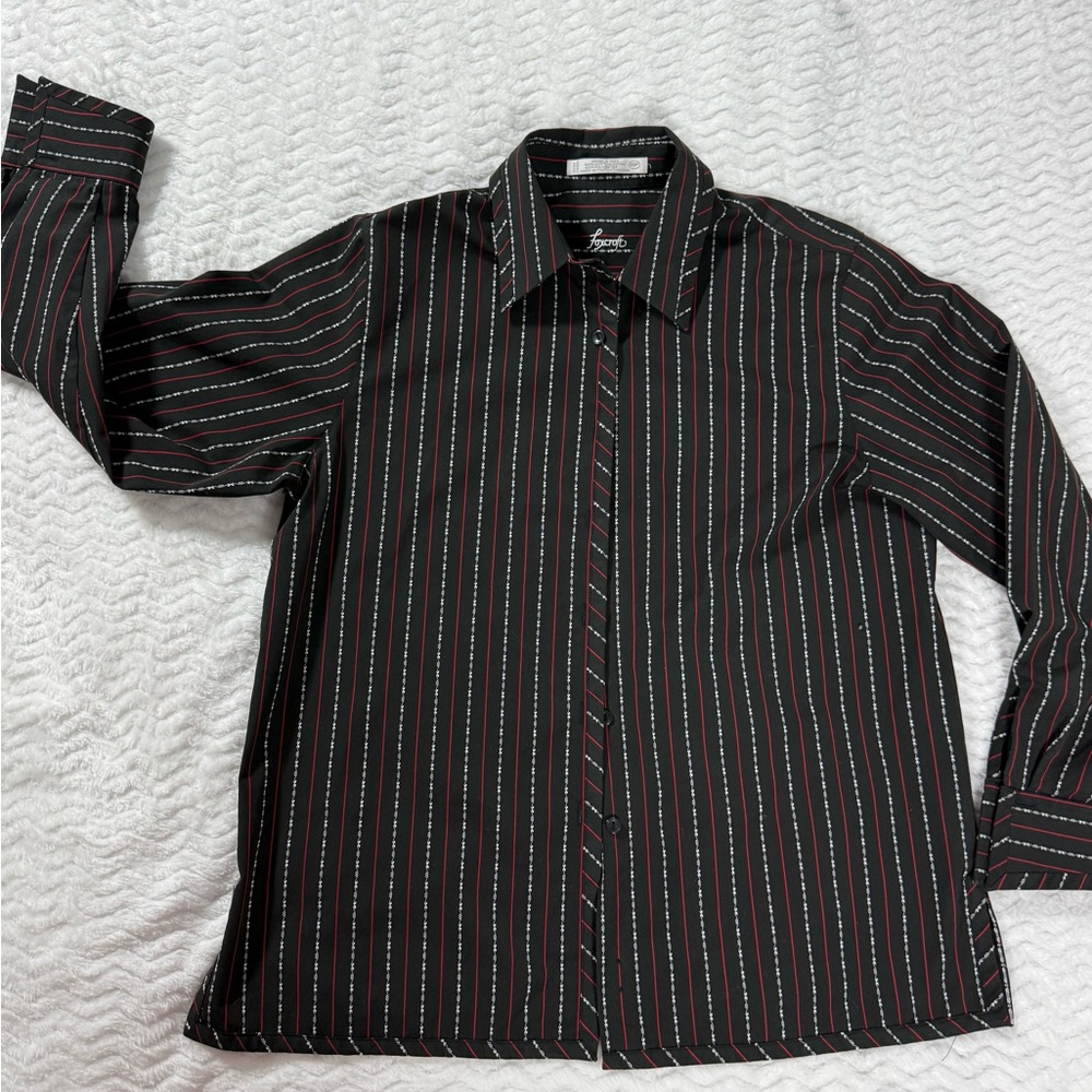 Foxcroft Men's Black and Red Striped Shirt. Button up classic 🤩